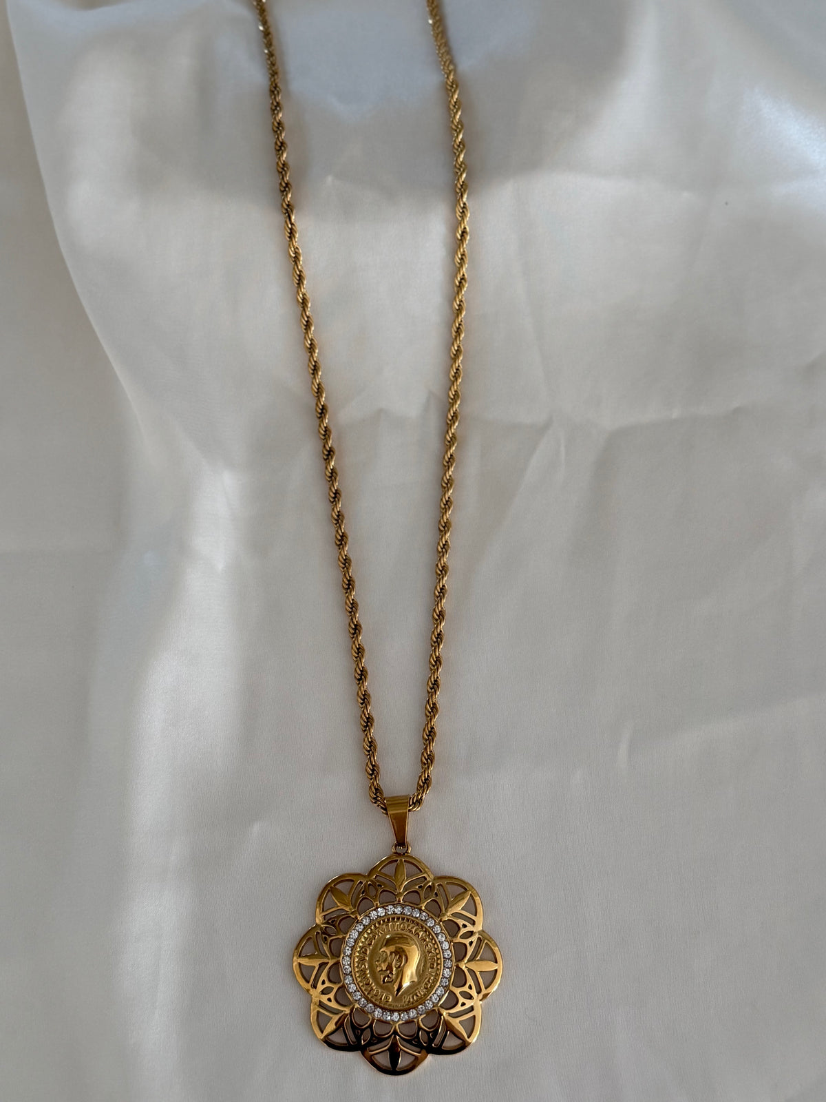 Aurelia Medallion