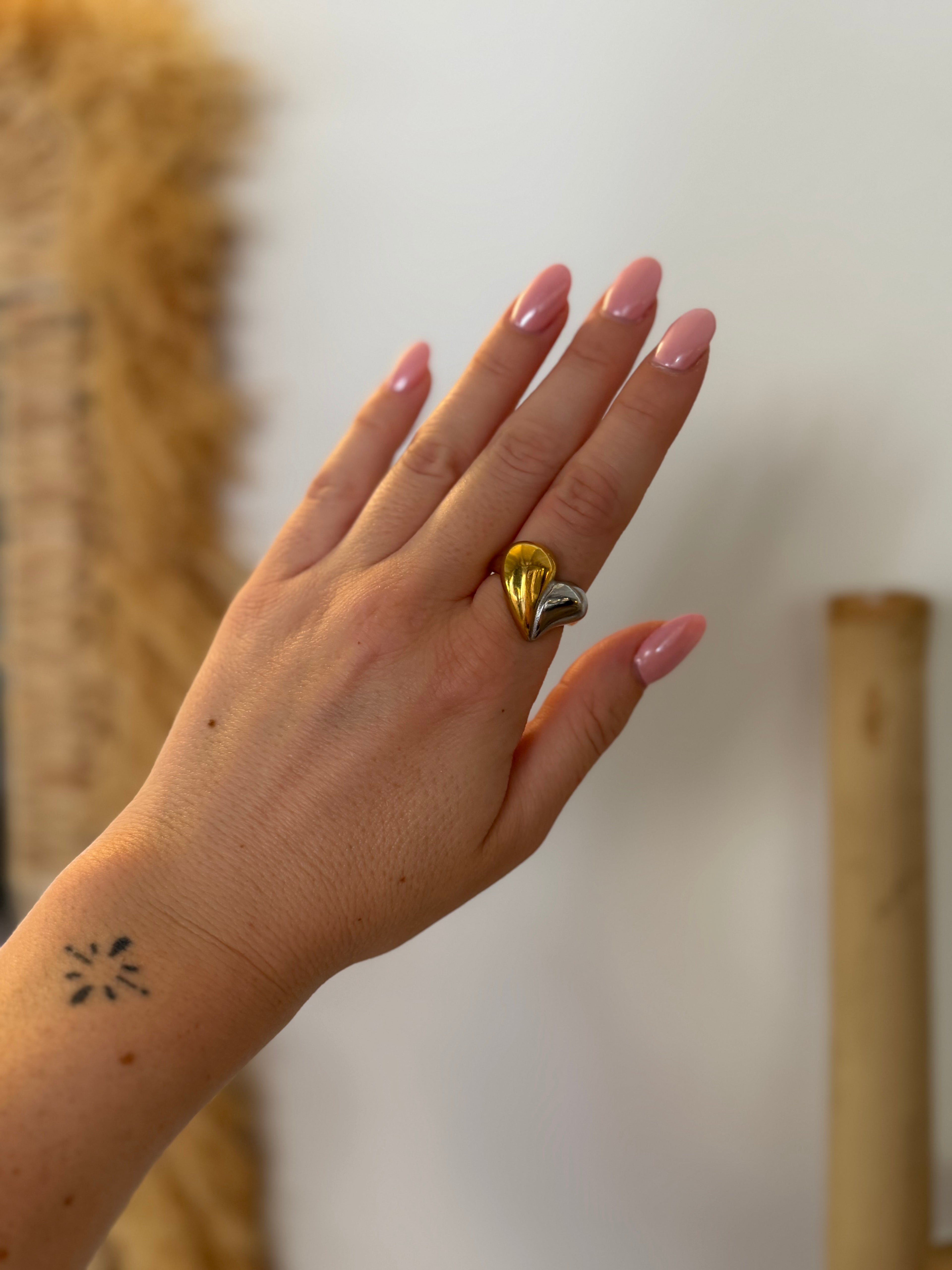 Amelia Ring