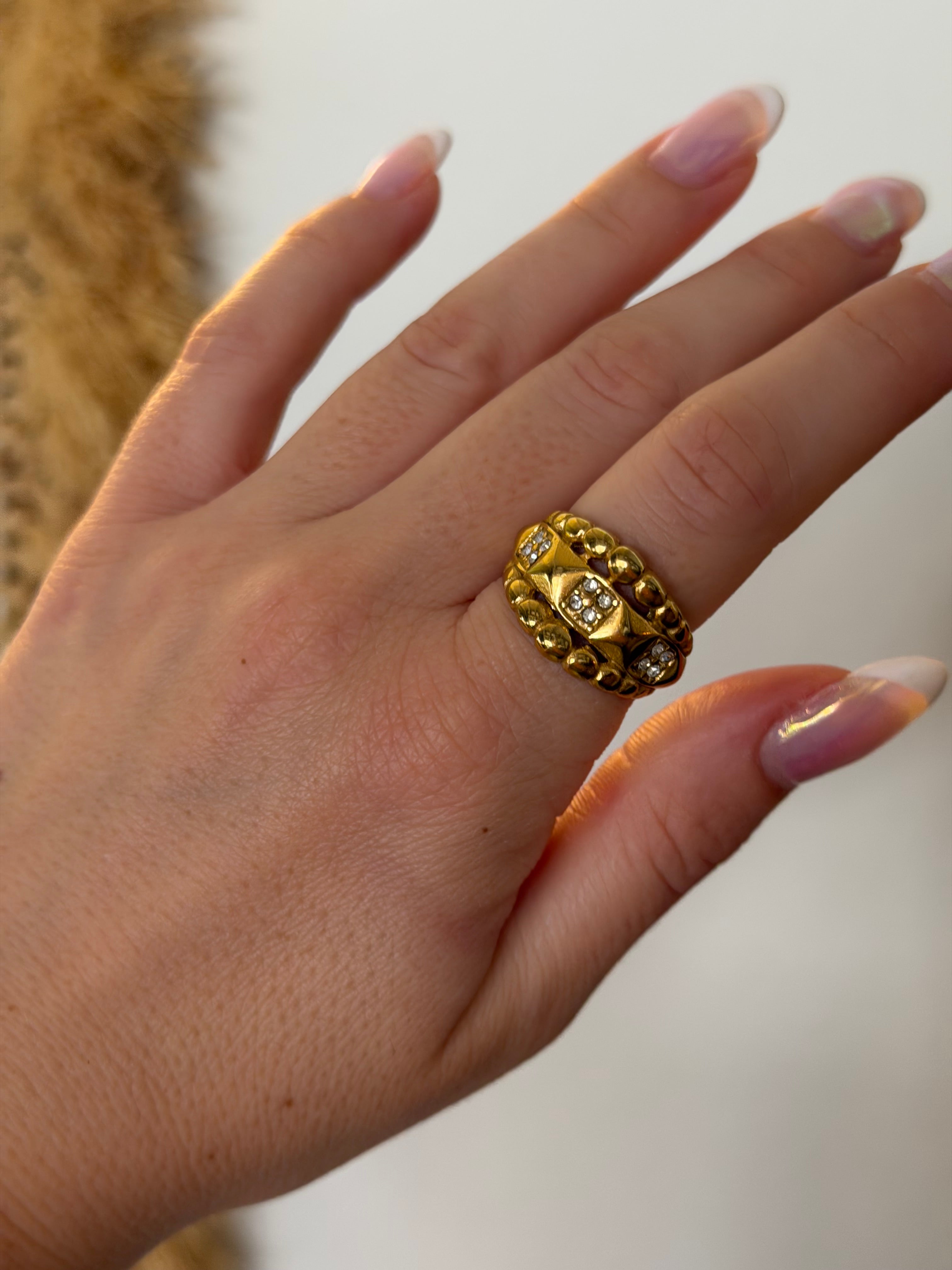 Alia Ring